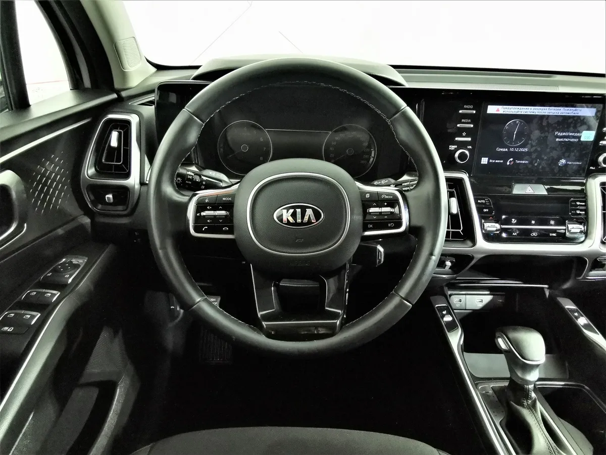 Kia Sorento 2.5 MPI 4WD AT (180 л.с.) Comfort Белый в АВИЛОН. Слайд №18