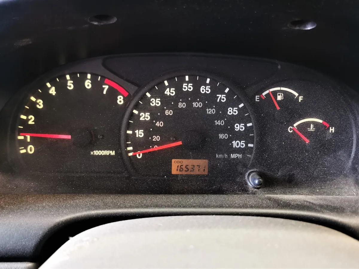 Suzuki Grand Vitara 2.5 AT 4WD (144 л.с.) Красный в АВИЛОН. Слайд №15