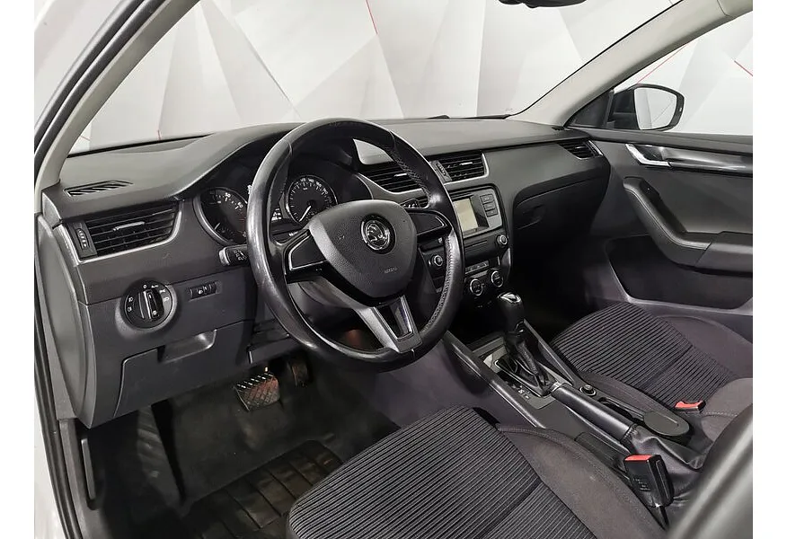 Skoda Octavia 1.6 AT (110 л.с.) Белый в АВИЛОН. Слайд №18