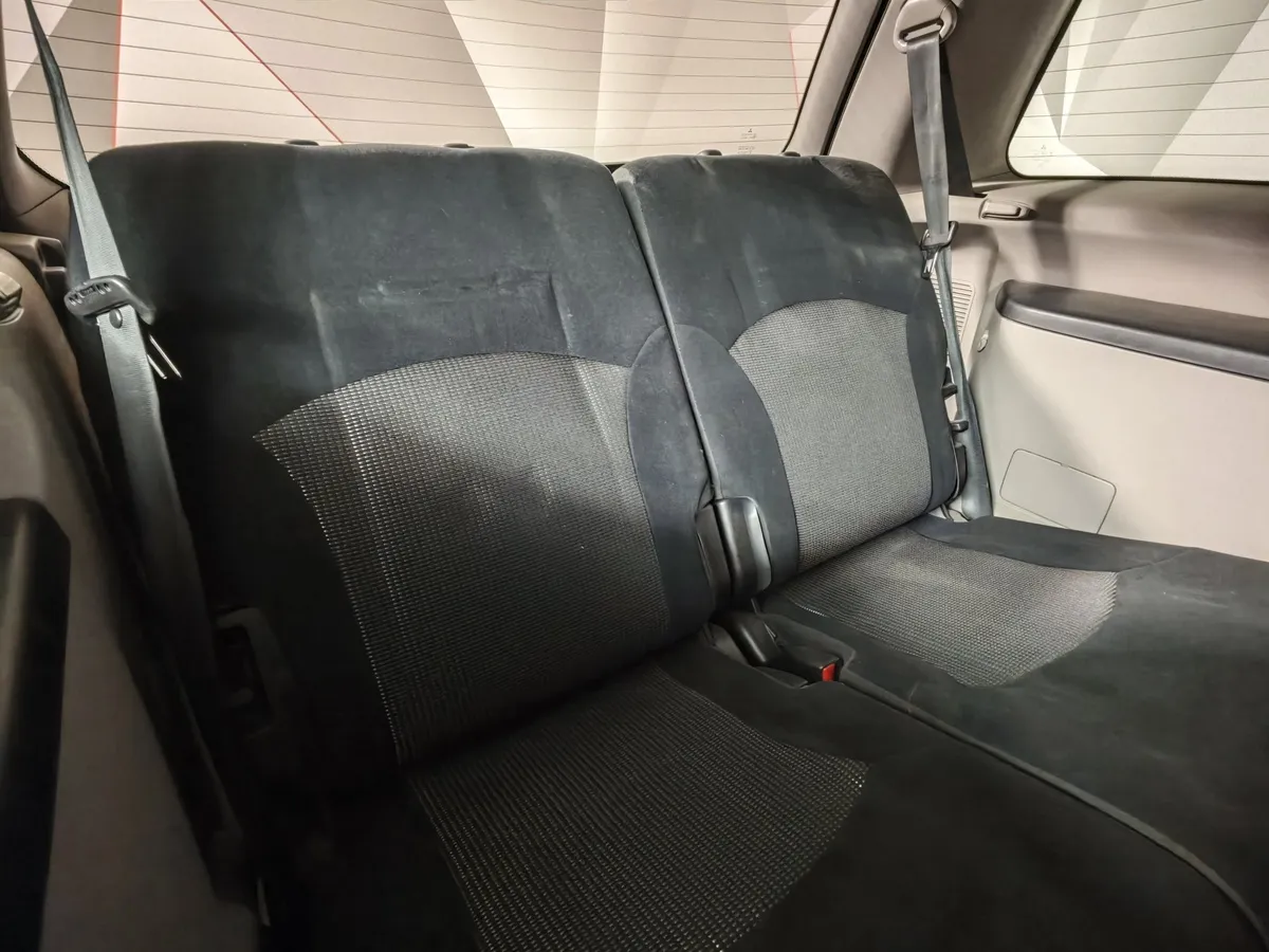 Mitsubishi Grandis 2.4 AT 4WD (165 л.с.) Серый в АВИЛОН. Слайд №16