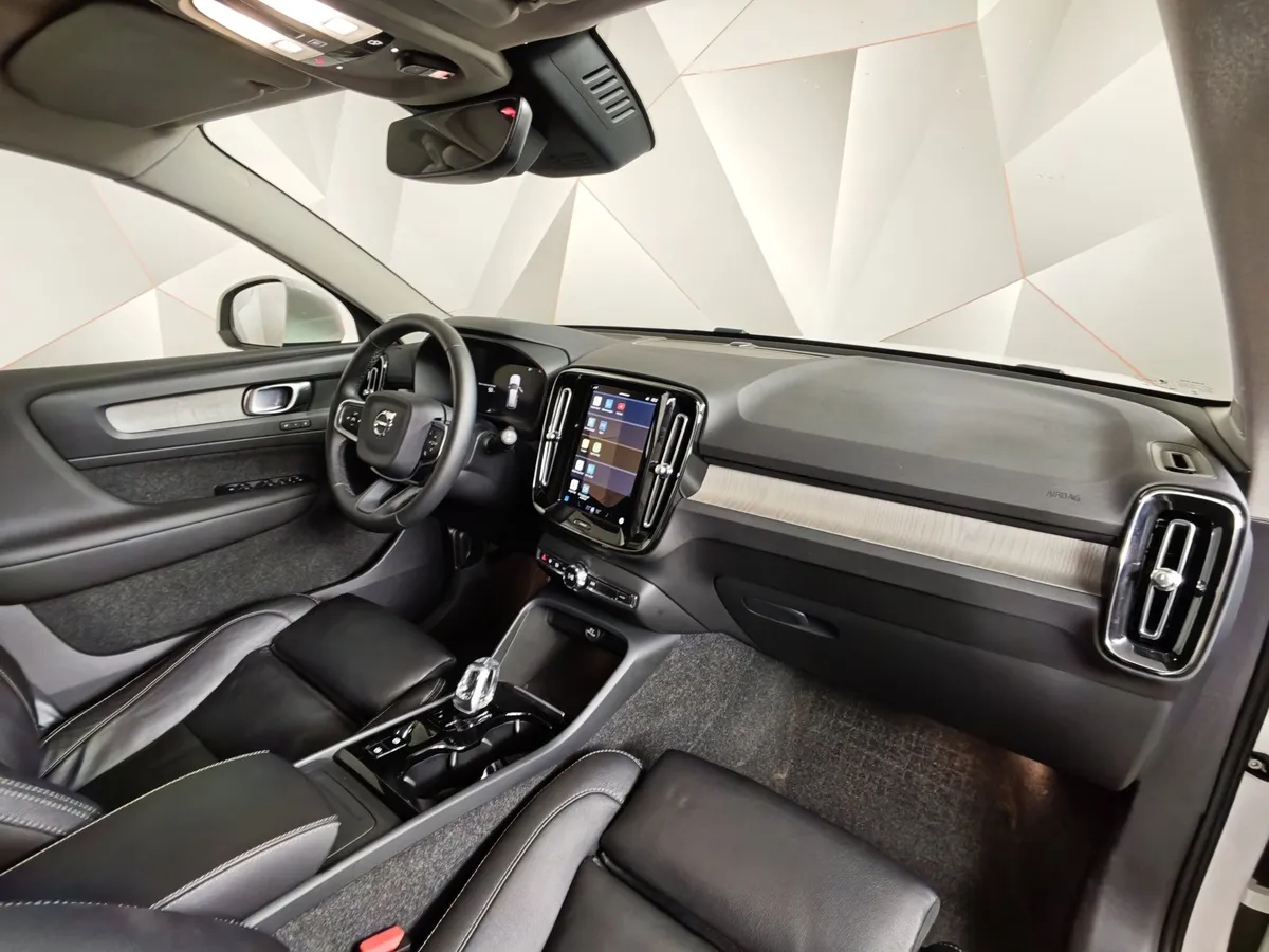 Volvo XC40 2.0 B4 AT AWD (190 л.с.) Deluxe Белый в АВИЛОН. Слайд №13
