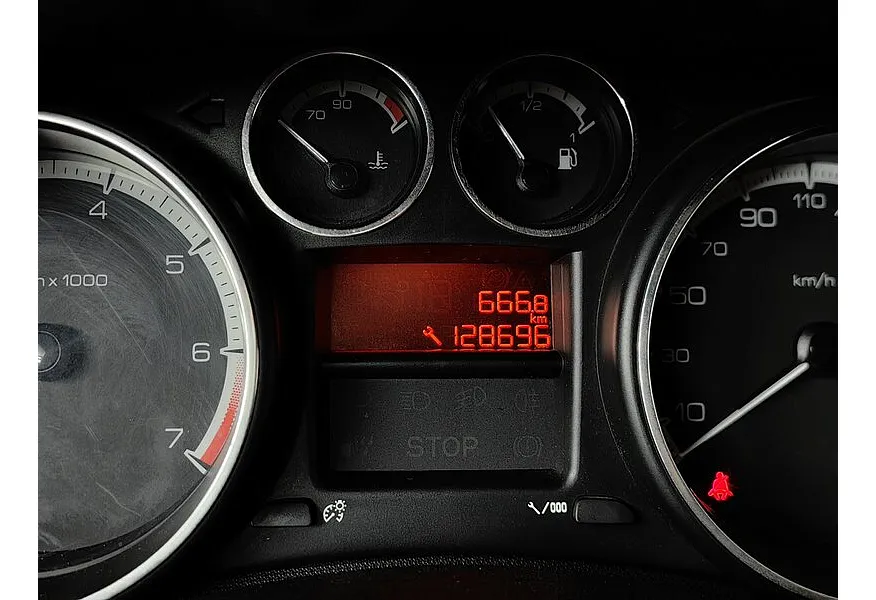 Peugeot 308 1.6 MT (120 л.с.) Черный в АВИЛОН. Слайд №17