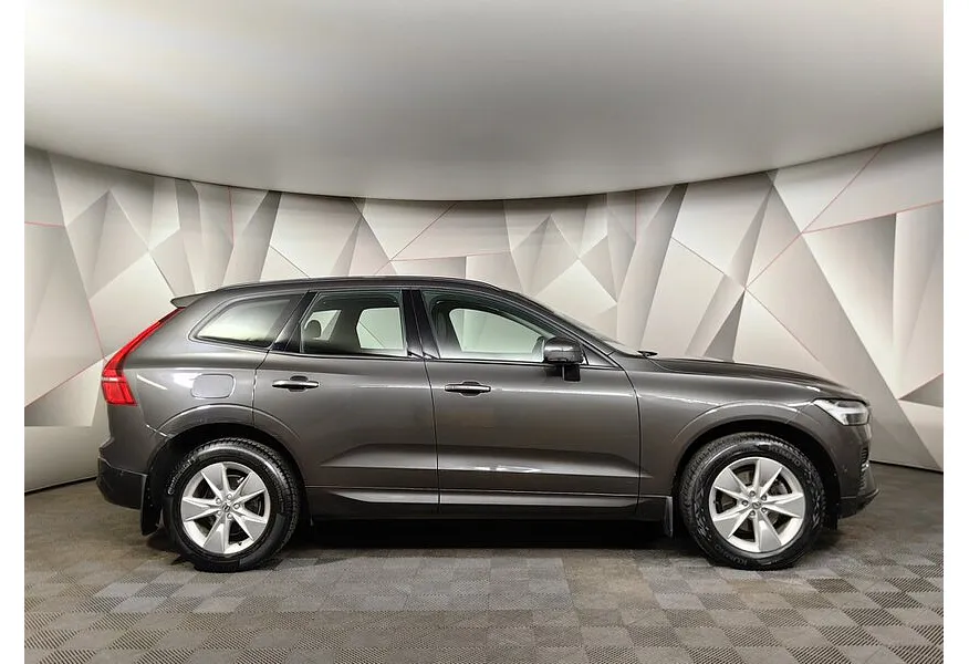 Volvo XC60 2.0 B5 mild hybrid AT AWD (249 л.с.) Momentum Серый в АВИЛОН. Слайд №6