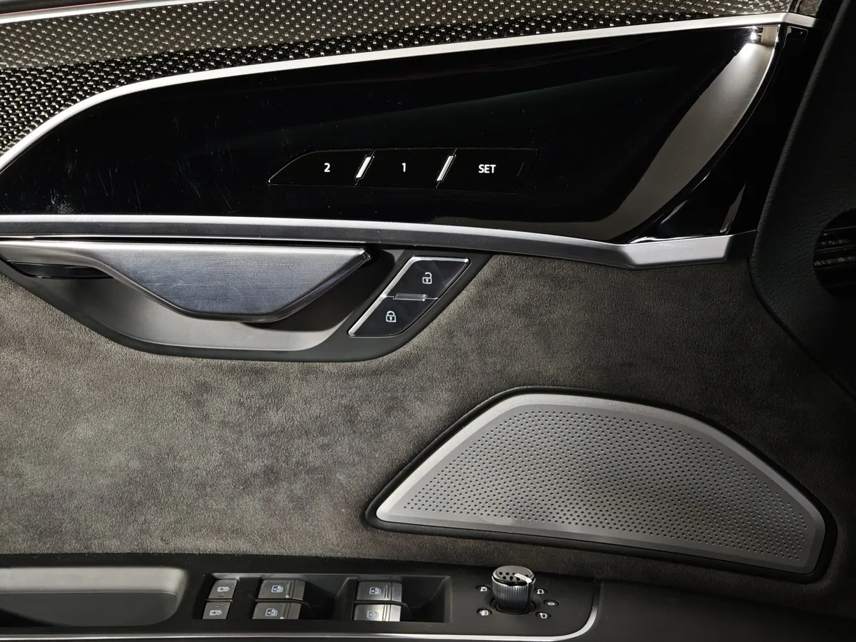 Audi S8 4.0 TFSI Quattro Tiptronic (571 л.с.) Черный в АВИЛОН. Слайд №22