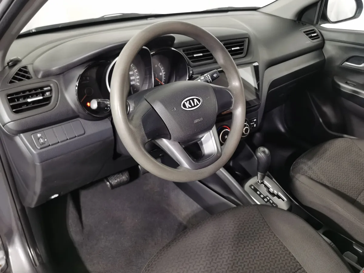 Kia Rio 1.4 AT (107 л.с.) Серый в АВИЛОН. Слайд №18