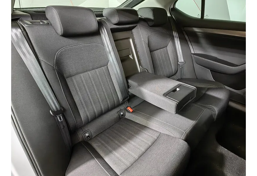 Skoda Superb 1.4 TSI DSG (150 л.с.) Exclusive Белый в АВИЛОН. Слайд №17