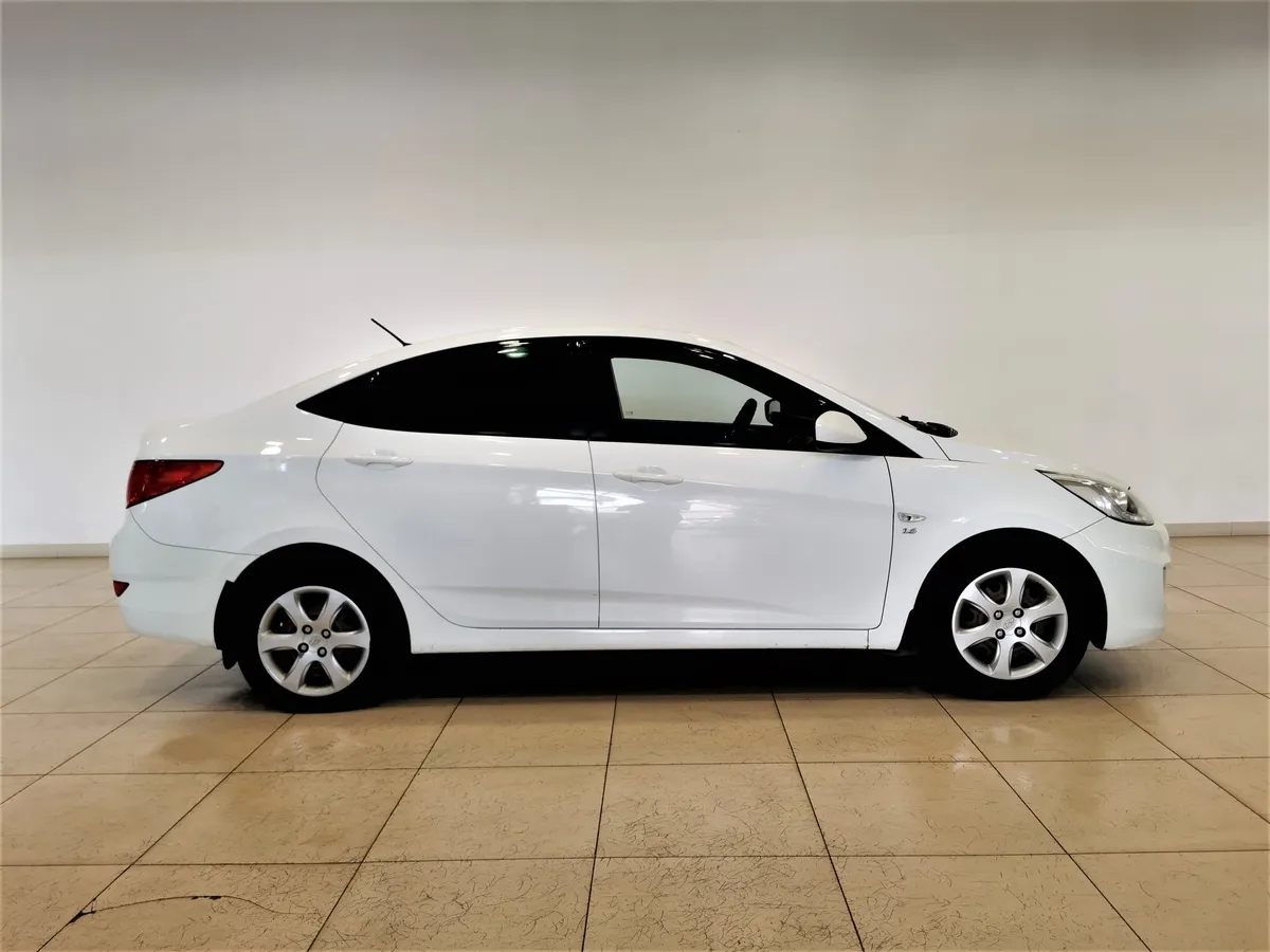 Hyundai Solaris 1.6 MT (123 л.с.) Comfort Белый в АВИЛОН. Слайд №6