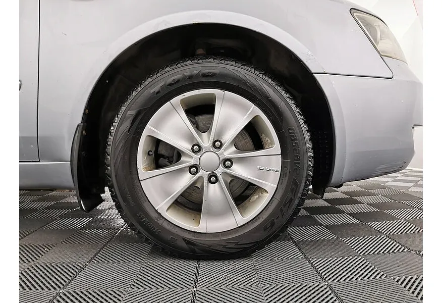 Hyundai Sonata 2.0 MT (144 л.с.) Серебристый в АВИЛОН. Слайд №9