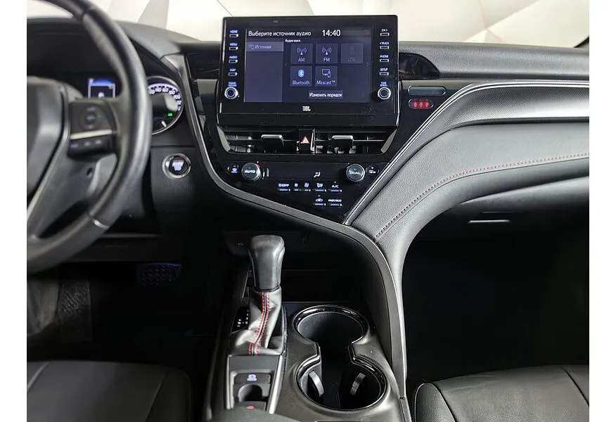 Toyota Camry 2.5 AT (200 л.с.) GR-SPORT Белый в АВИЛОН. Слайд №15