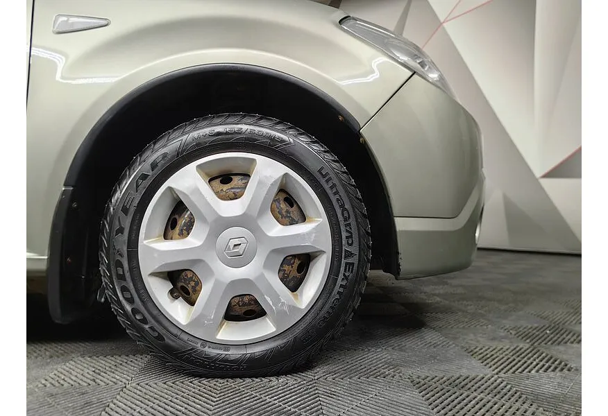 Renault Sandero 1.6 MT (102 л.с.) Бежевый в АВИЛОН. Слайд №9