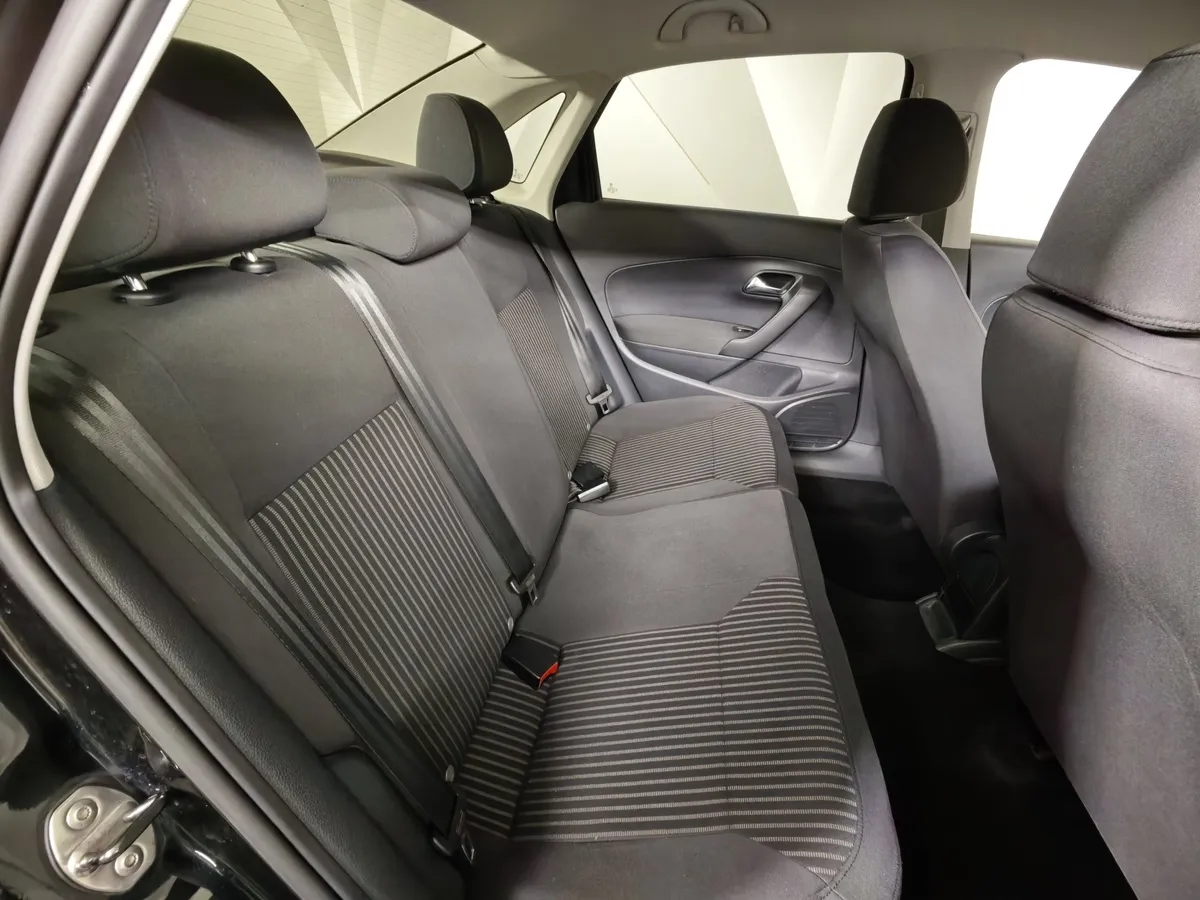 Volkswagen Polo 1.6 MPI AT (110 л.с.) Highline Черный в АВИЛОН. Слайд №14