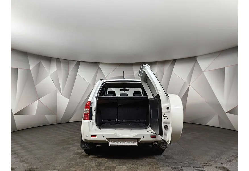 Suzuki Grand Vitara 2.0 MT AWD (140 л.с.) Белый в АВИЛОН. Слайд №12