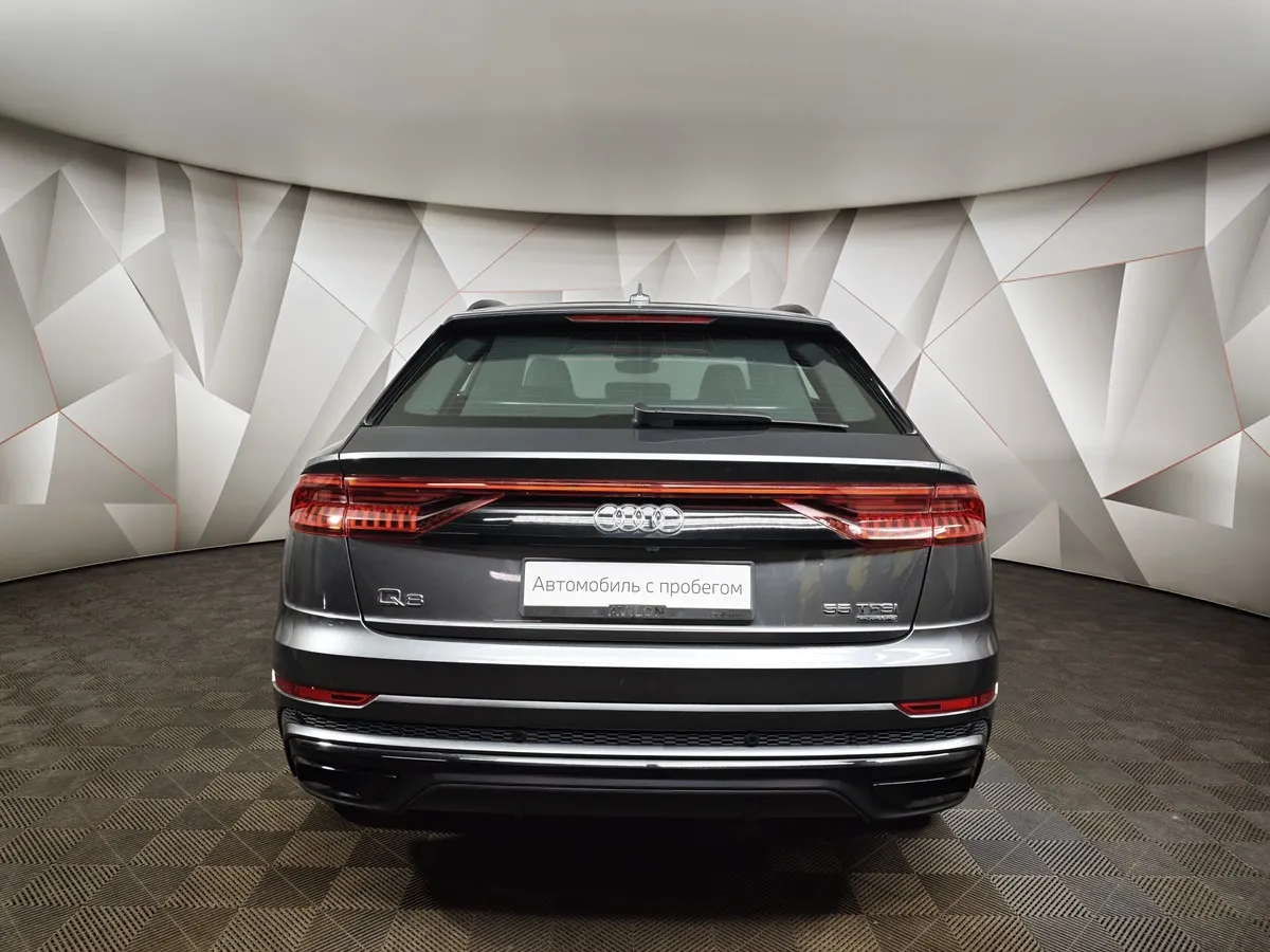 Audi Q8 55 TFSI Tiptronic quattro (340 л.с.) Серый в АВИЛОН. Слайд №8