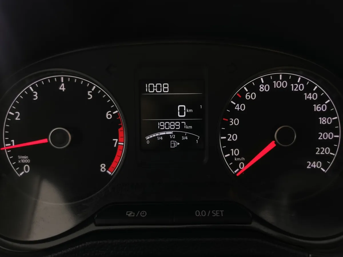 Volkswagen Polo 1.6 MPI MT (90 л.с.) Comfortline Черный в АВИЛОН. Слайд №17