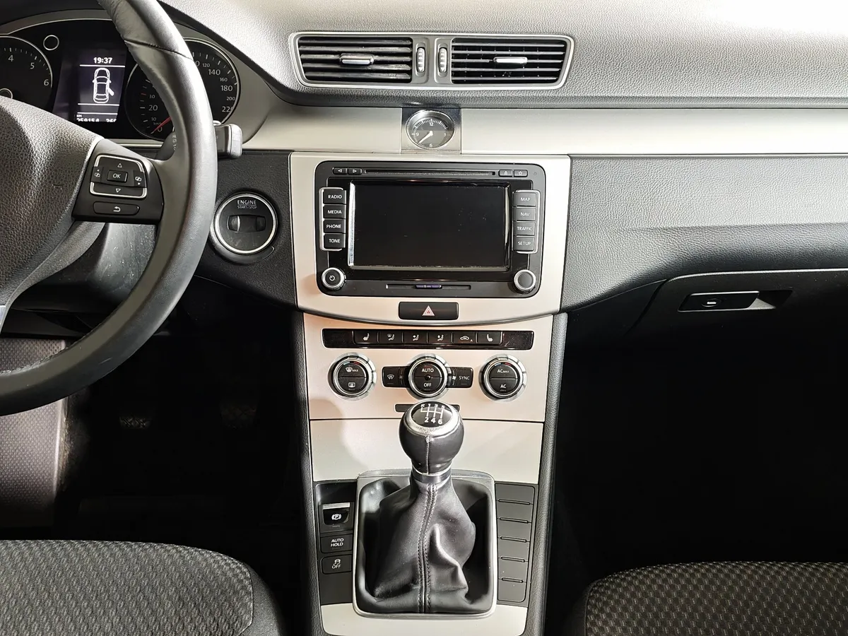 Volkswagen Passat 1.8 TSI MT (152 л.с.) Trendline Коричневый в АВИЛОН. Слайд №15