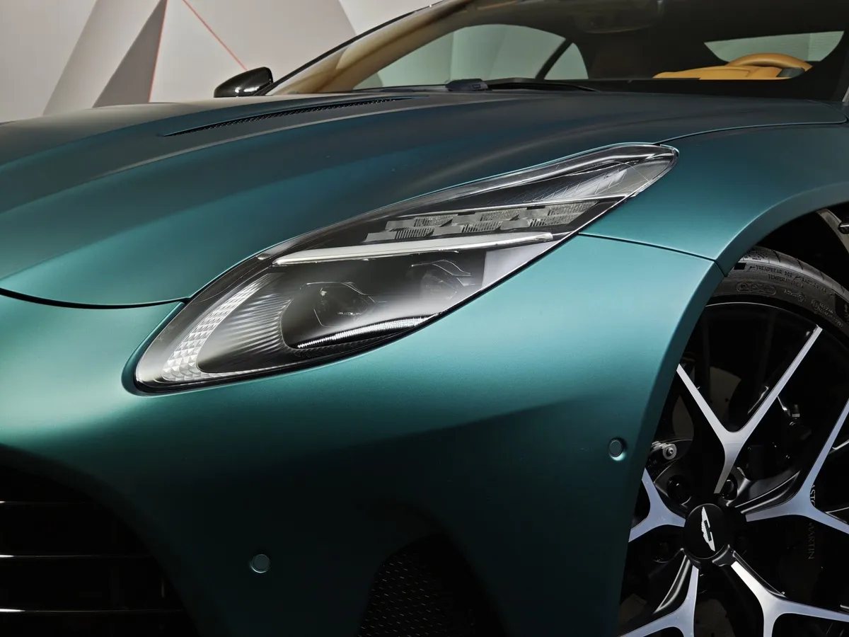 Aston Martin DB12 Volante 5.2 V12 AT (600 л.с.) Зеленый в АВИЛОН. Слайд №9