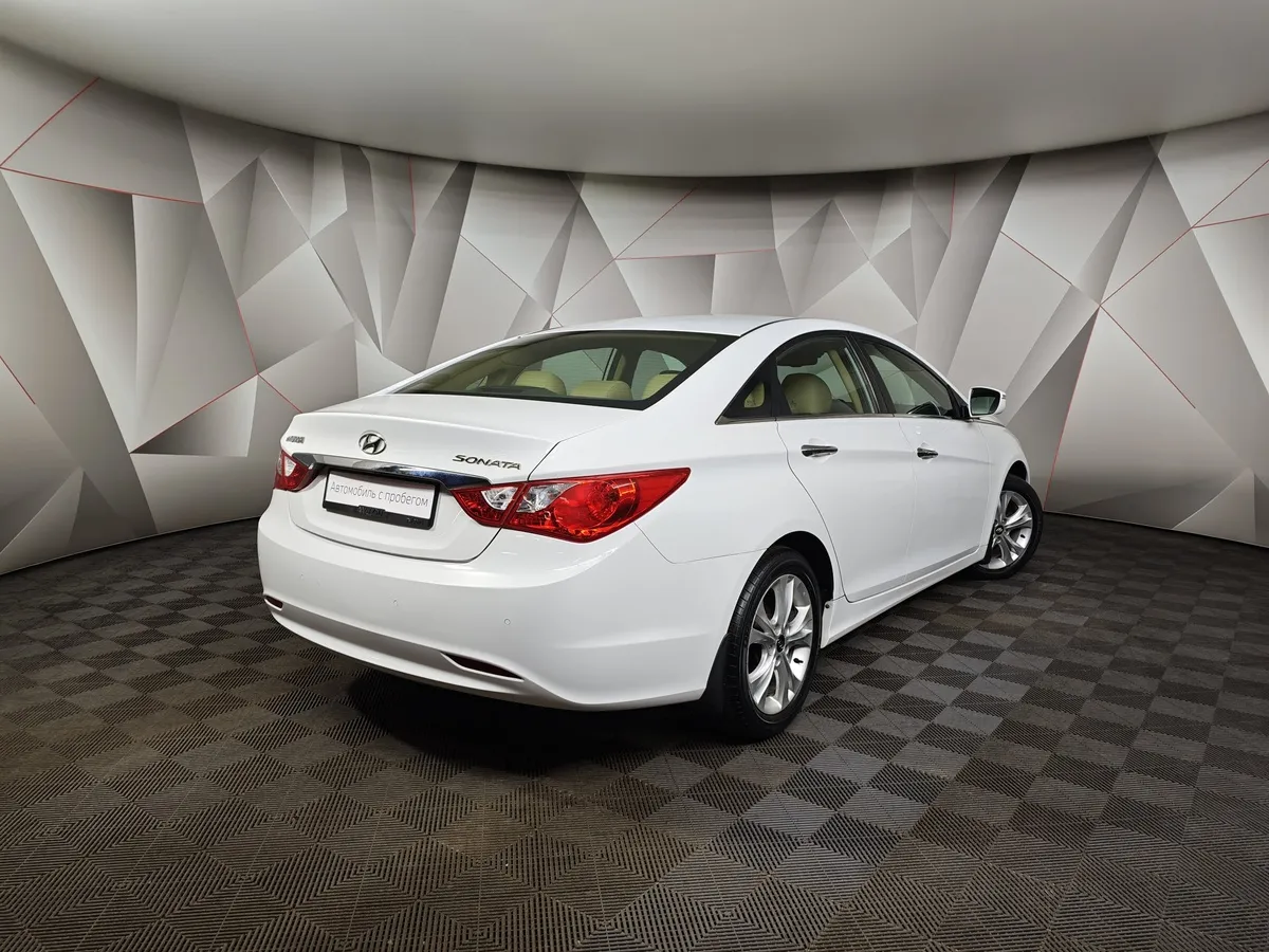 Hyundai Sonata 2.0 MPi AT (150 л.с.) Comfort Белый в АВИЛОН. Слайд №2