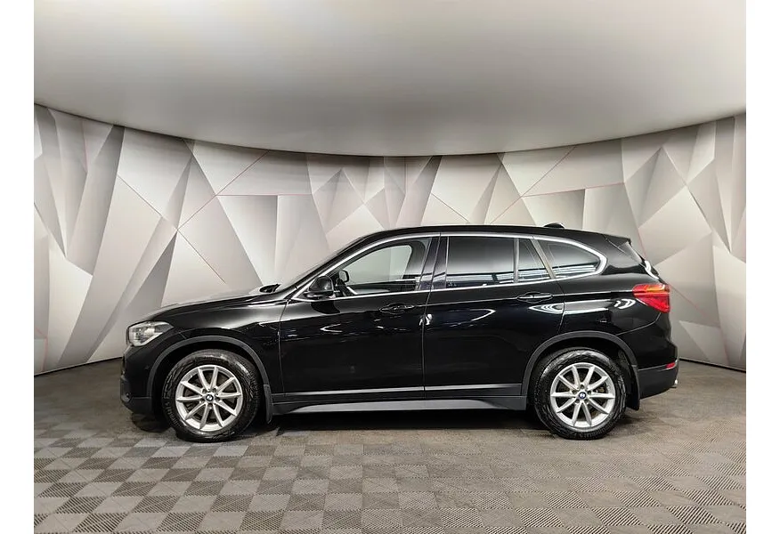 BMW X1 25d xDrive AT (231 л.с.) Черный в АВИЛОН. Слайд №5