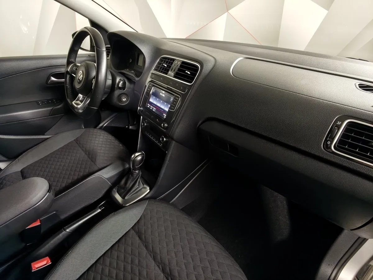 Volkswagen Polo 1.6 MPI AT (110 л.с.) Trendline Серебристый в АВИЛОН. Слайд №13