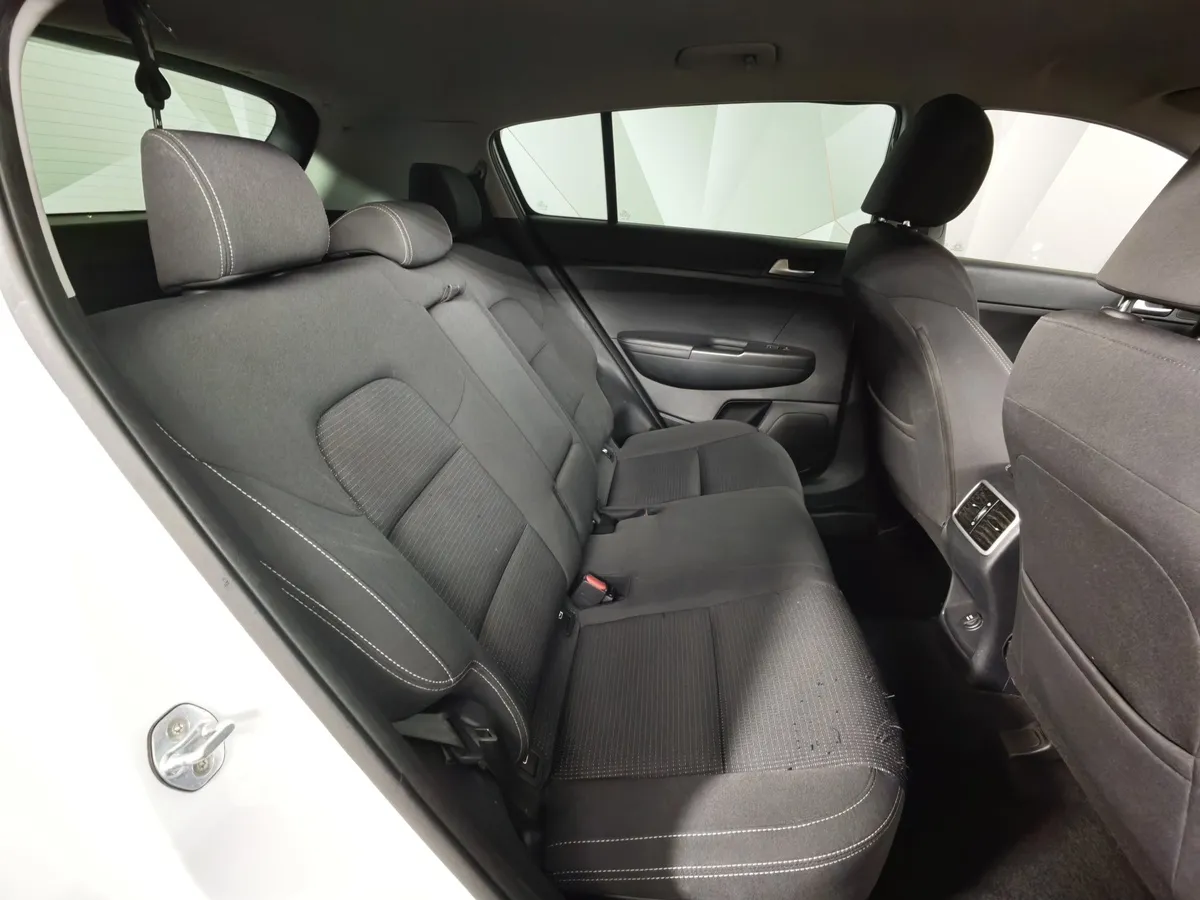 Kia Sportage 2.0 AT 4WD (150 л.с.) Luxe Белый в АВИЛОН. Слайд №15