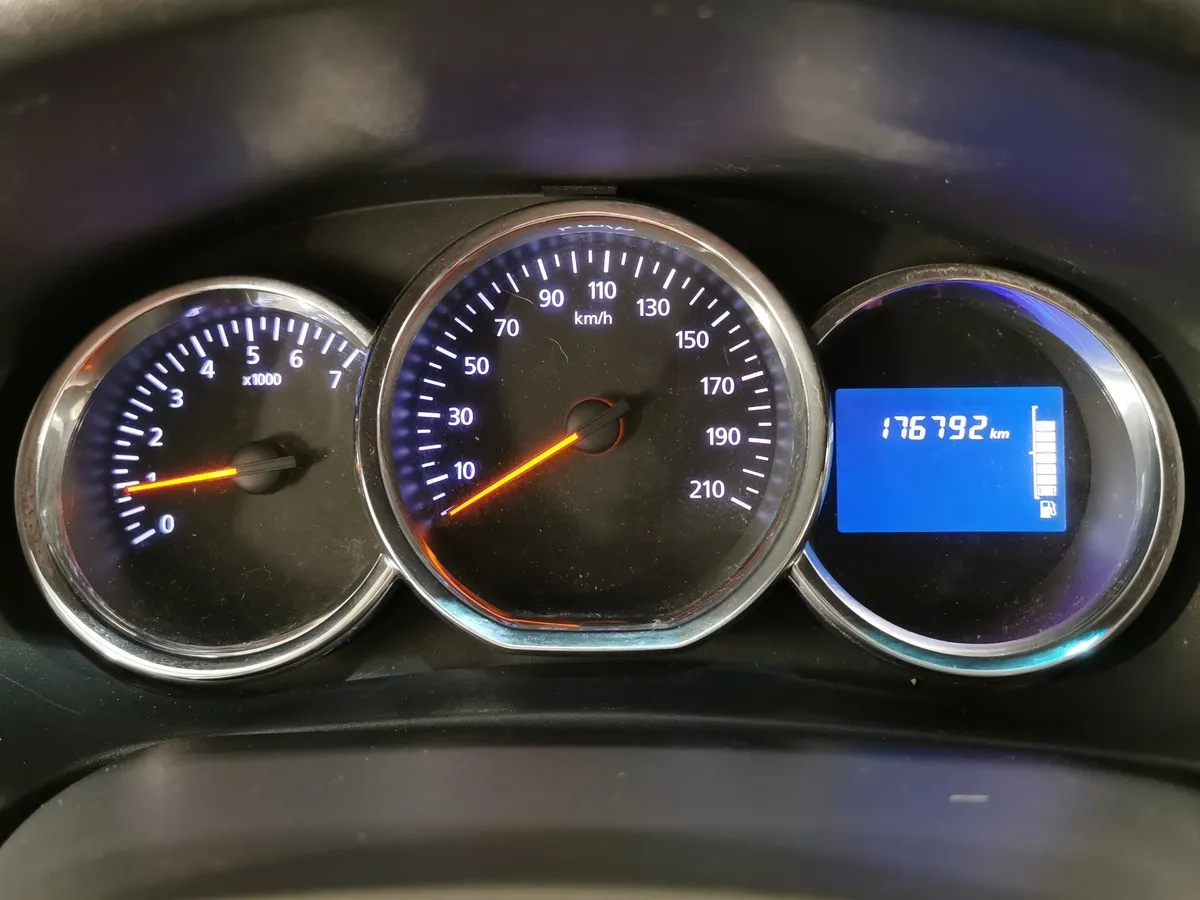 Renault Logan 1.6 MT (82 л.с.) Черный в АВИЛОН. Слайд №17