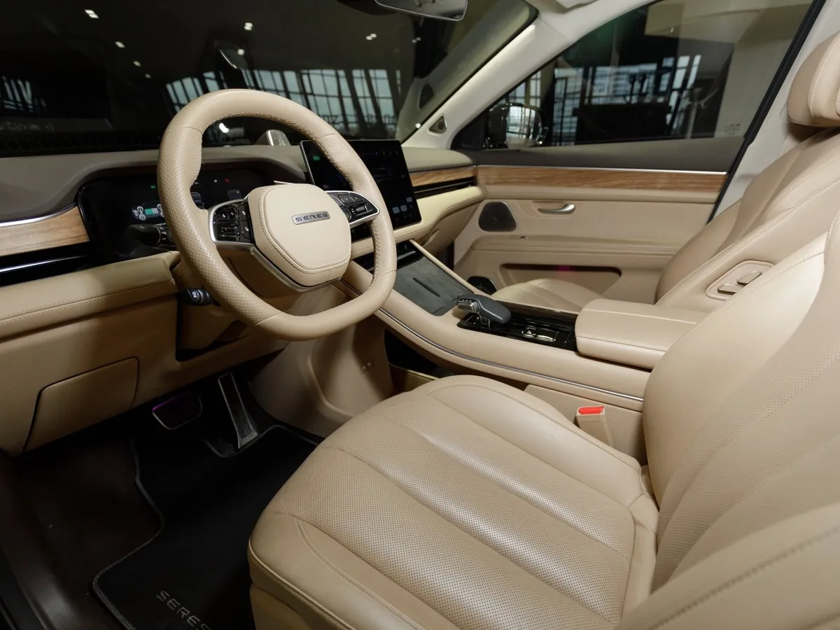 Seres M7 1.5 AT AWD (439 л.с.) Premium Черный в АВИЛОН. Слайд №8