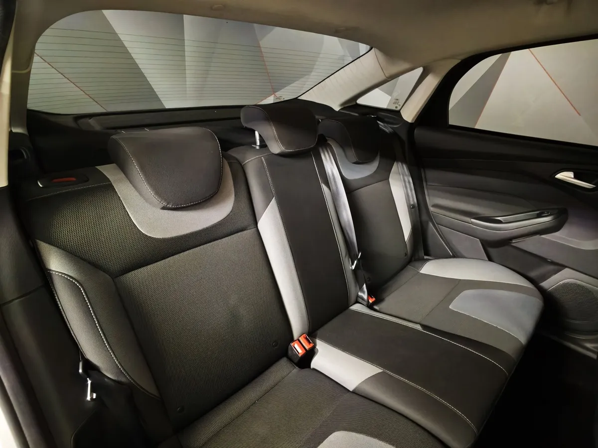 Ford Focus 1.6 Ti-VCT PowerShift (125 л.с.) Trend Голубой в АВИЛОН. Слайд №14