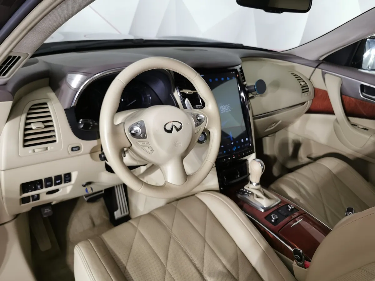 Infiniti QX70 3.7 AT AWD (333 л.с.) Черный в АВИЛОН. Слайд №18