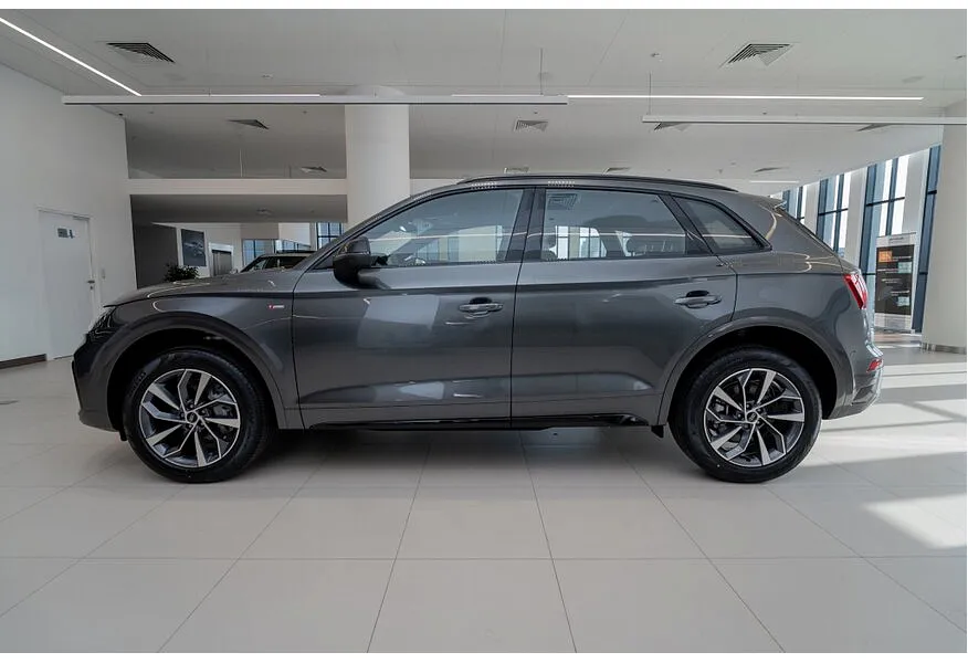 Audi Q5 L 2.0 TFSI S tronic quattro (245 л.с.) Luxury Dynamic Серый в АВИЛОН. Слайд №3