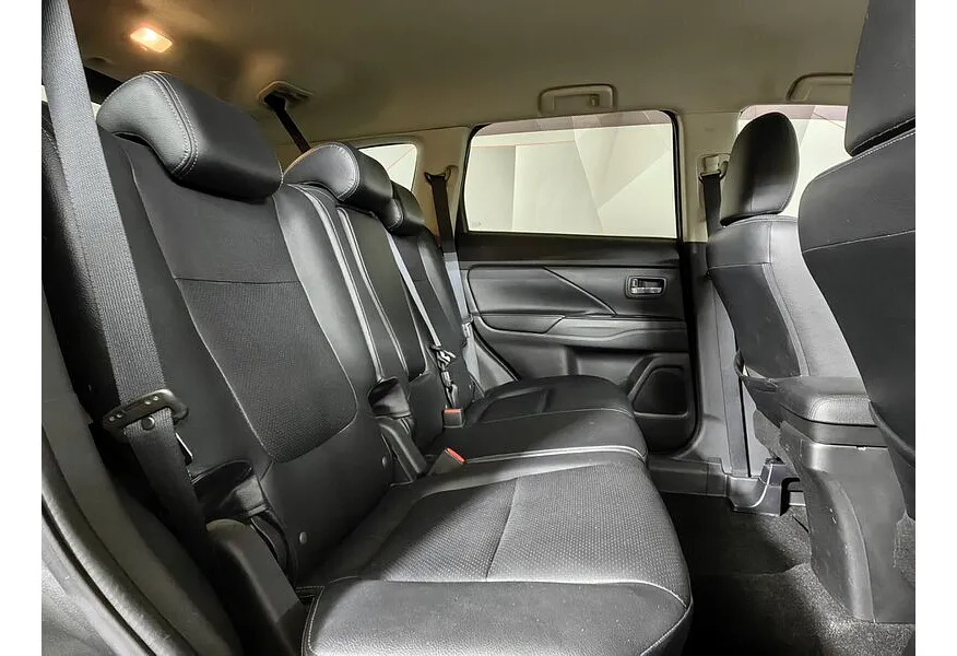 Mitsubishi Outlander 2.0 CVT 4WD (146 л.с.) Серый в АВИЛОН. Слайд №16