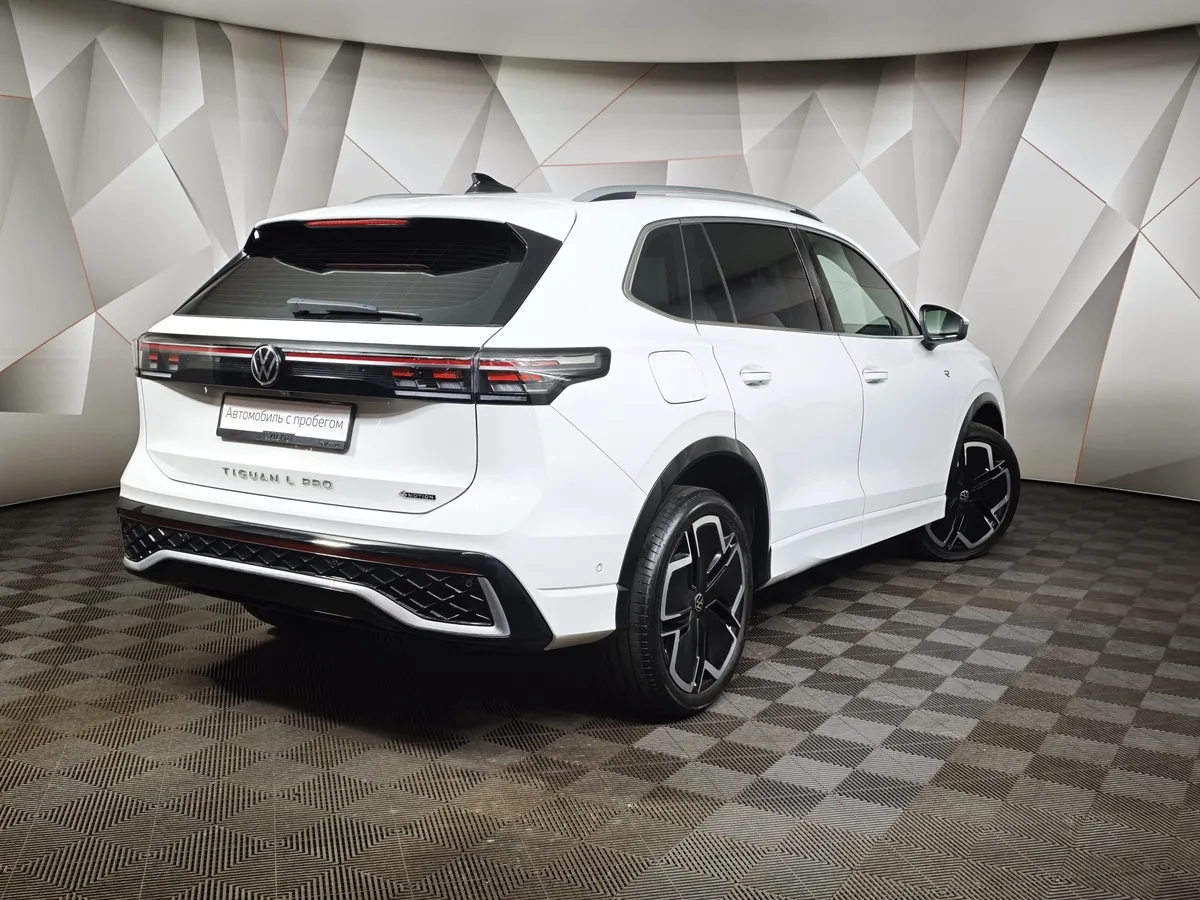Volkswagen Tiguan 380 TSI 2.0 DSG 4WD (220 л.с.) R-Line Белый в АВИЛОН. Слайд №2