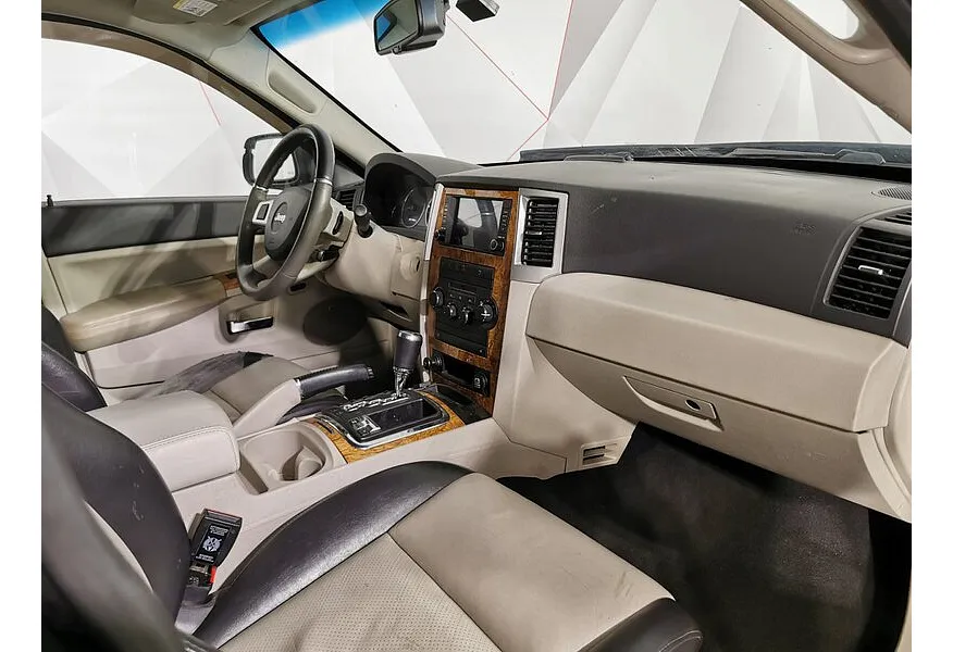 Jeep Grand Cherokee 4.7 AT AWD (305 л.с.) Черный в АВИЛОН. Слайд №13