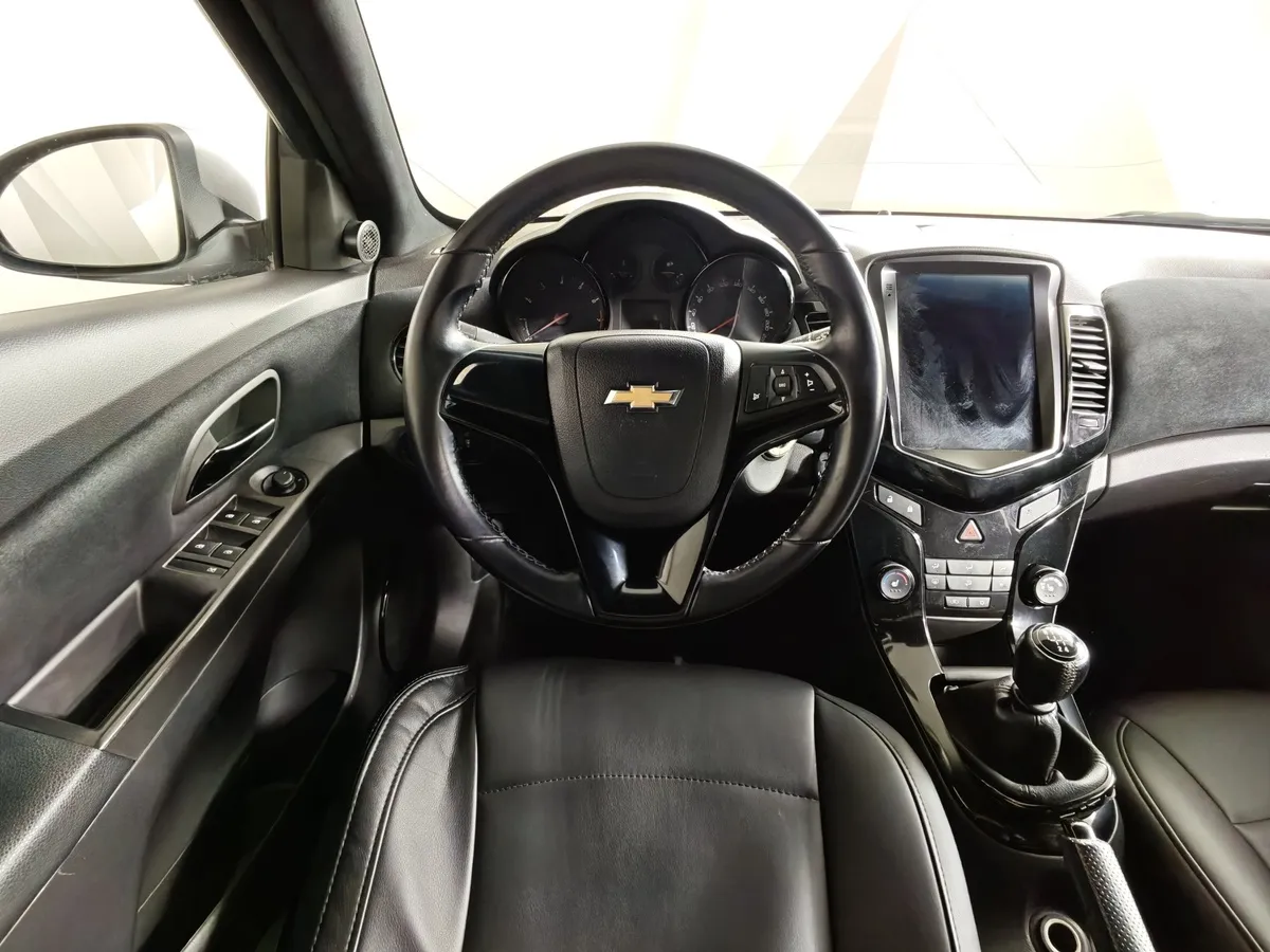 Chevrolet Cruze 1.6 MT (109 л.с.) Серебристый в АВИЛОН. Слайд №20