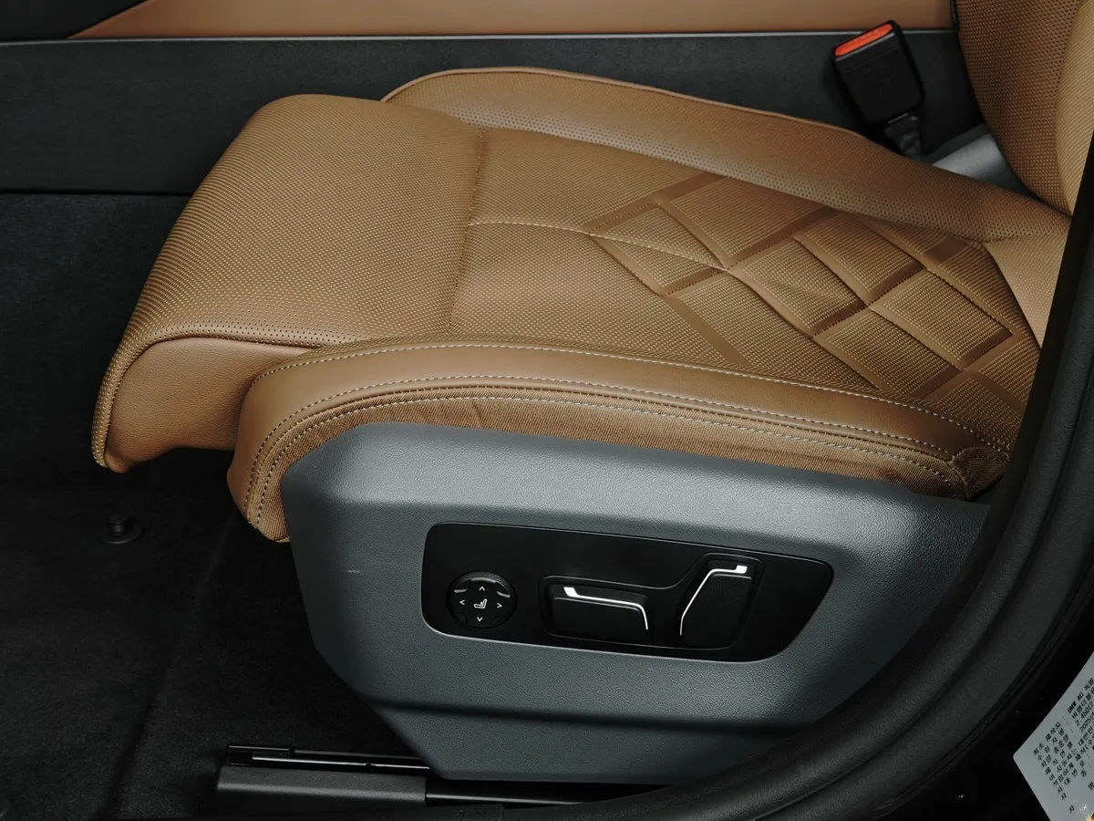 BMW 5 серия 530e AT RWD (299 л.с.) Черный в АВИЛОН. Слайд №22