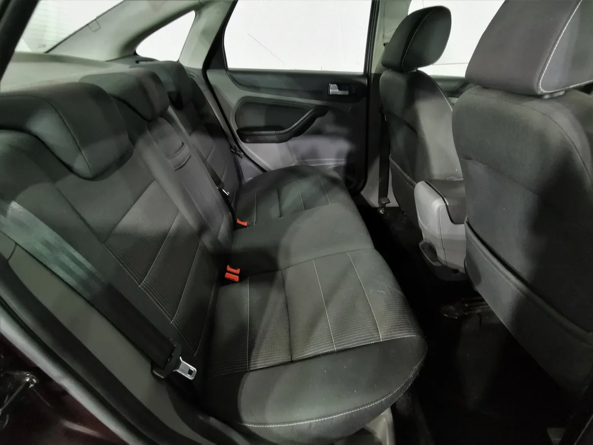 Ford Focus 1.6 AT (101 л.с.) Titanium Фиолетовый в АВИЛОН. Слайд №13