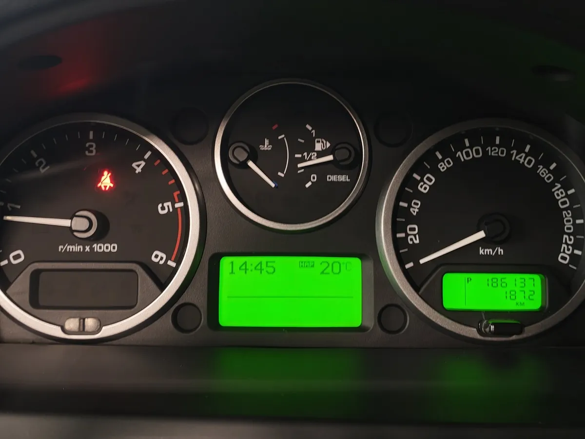 Land Rover Freelander 2.2 SD4 AT 4WD (190 л.с.) HSE Черный в АВИЛОН. Слайд №17