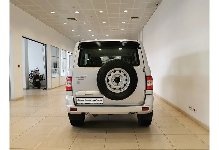 УАЗ Patriot 2.7 MT (135 л.с.) Серебристый в АВИЛОН. Слайд №8