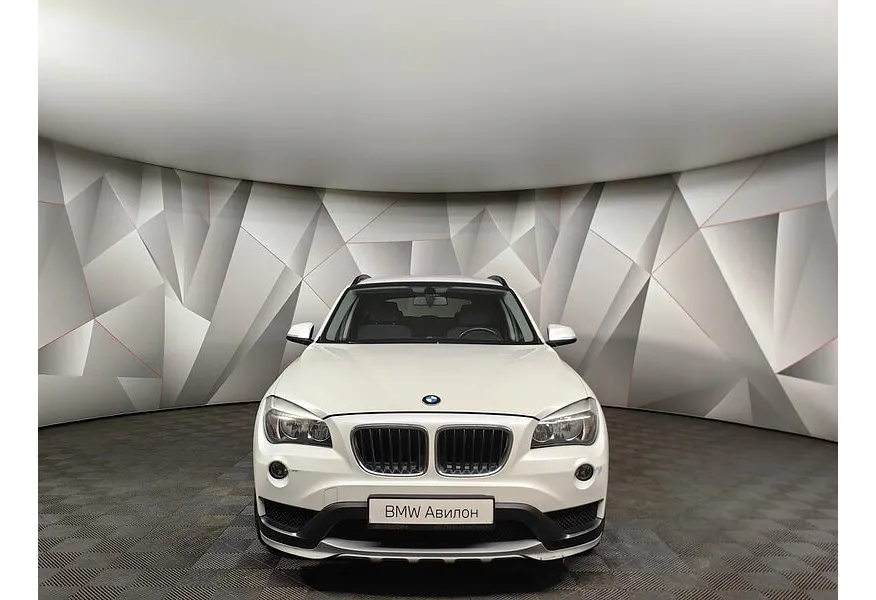 BMW X1 sDrive18i AT (150 л.с.) Белый в АВИЛОН. Слайд №3
