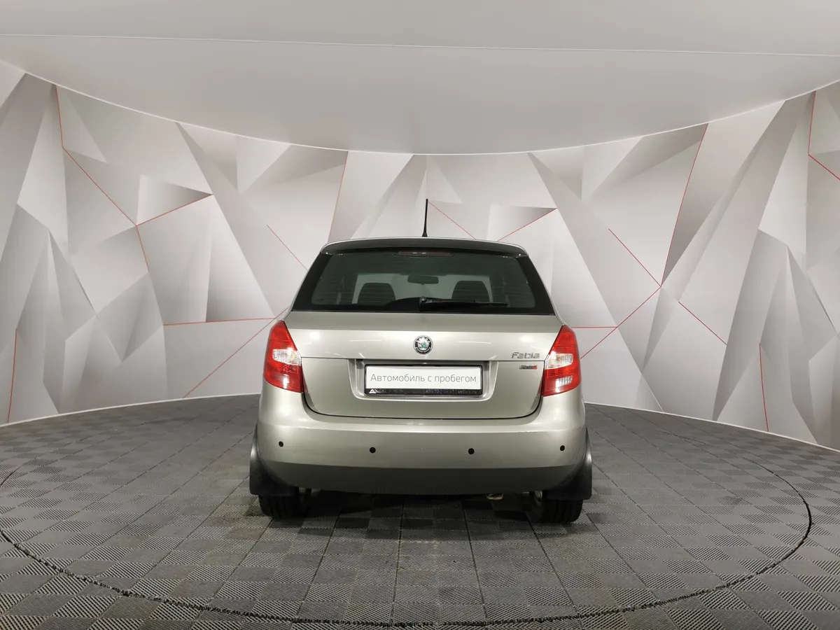 Skoda Fabia 1.6 AT (105 л.с.) Серый в АВИЛОН. Слайд №8