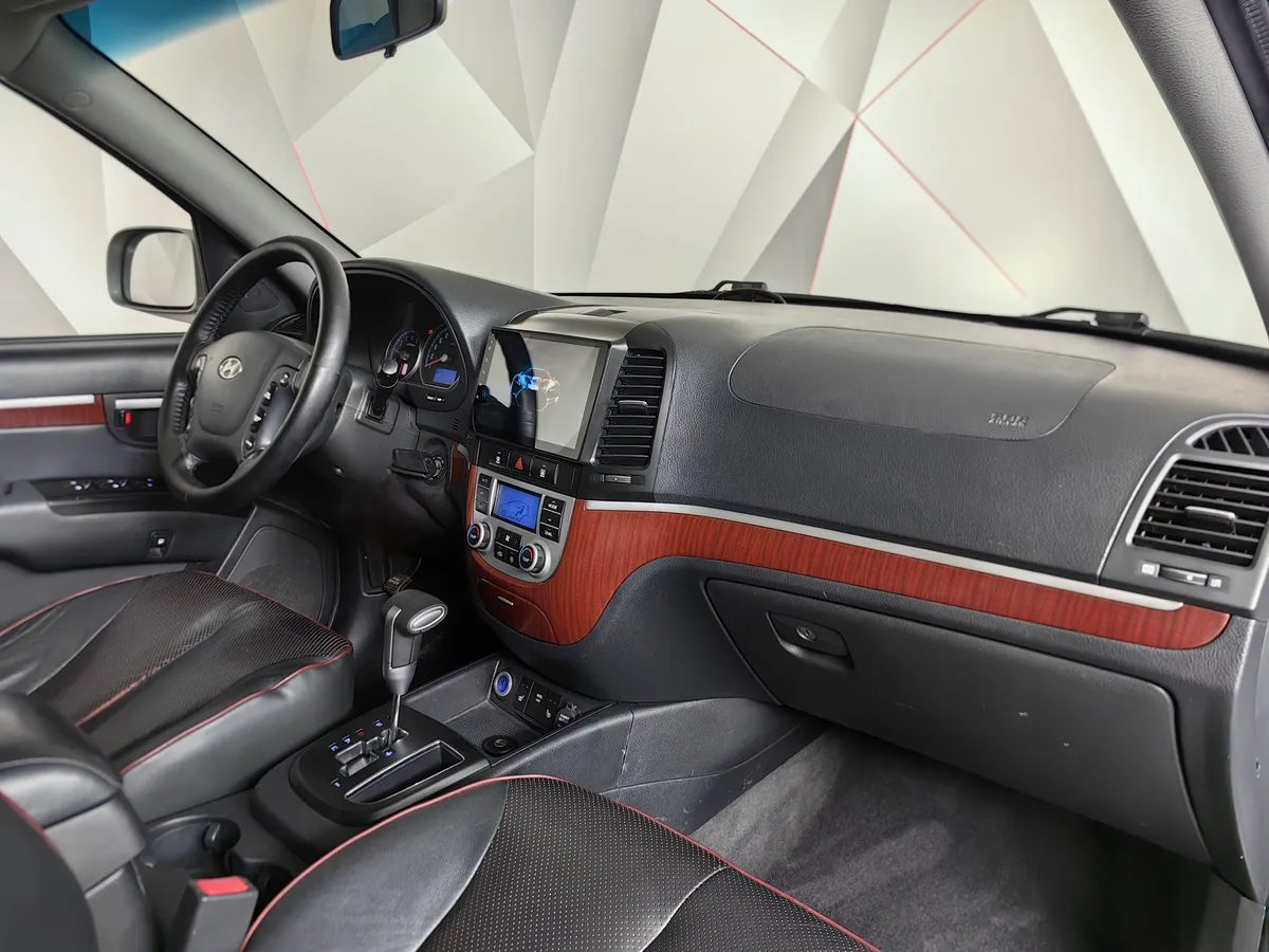 Hyundai Santa Fe 2.7 AT (188 л.с.) Серебристый в АВИЛОН. Слайд №12