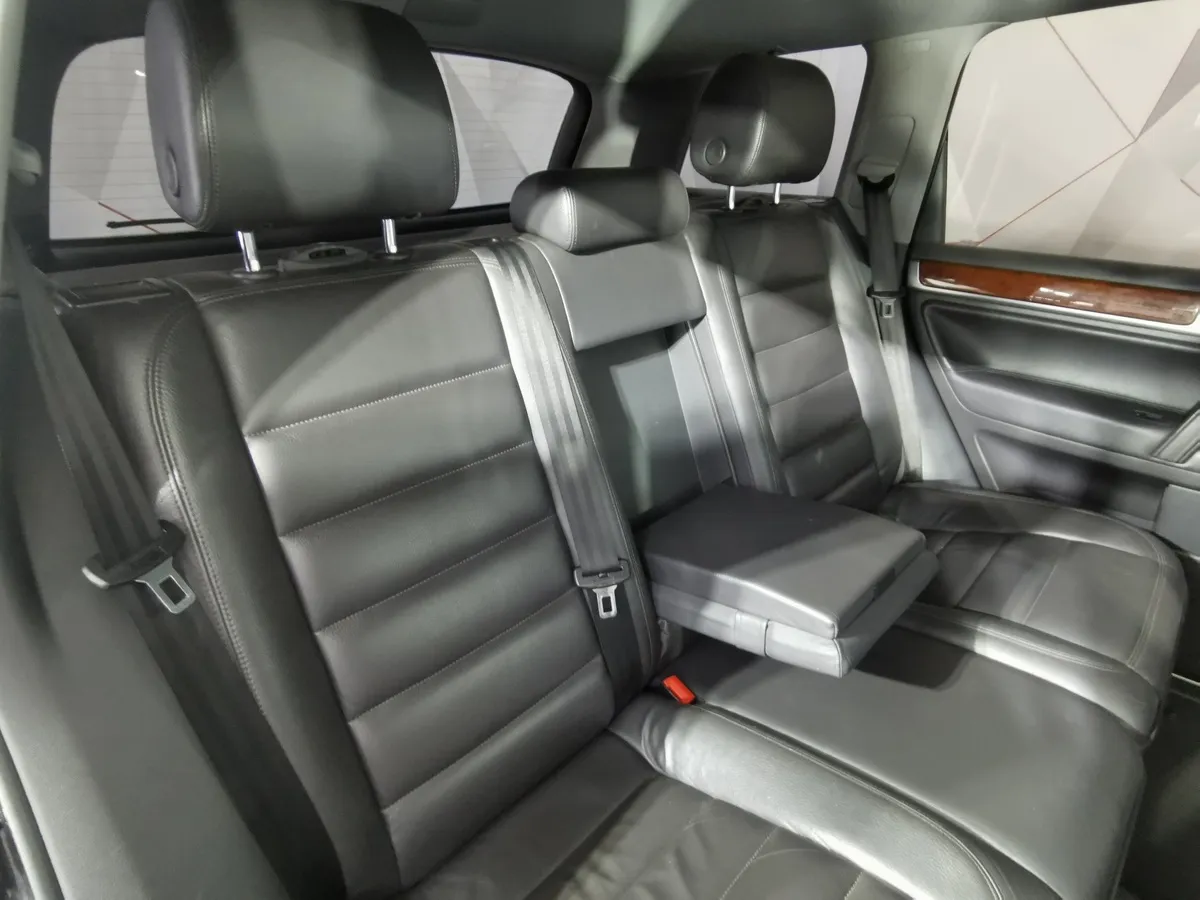 Volkswagen Touareg 3.2 Tiptronic (220 л.с.) Черный в АВИЛОН. Слайд №16