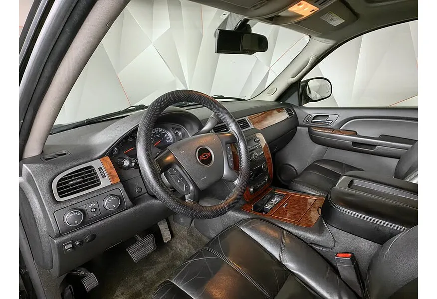 Chevrolet Tahoe 5.3 AT (325 л.с.) Черный в АВИЛОН. Слайд №13