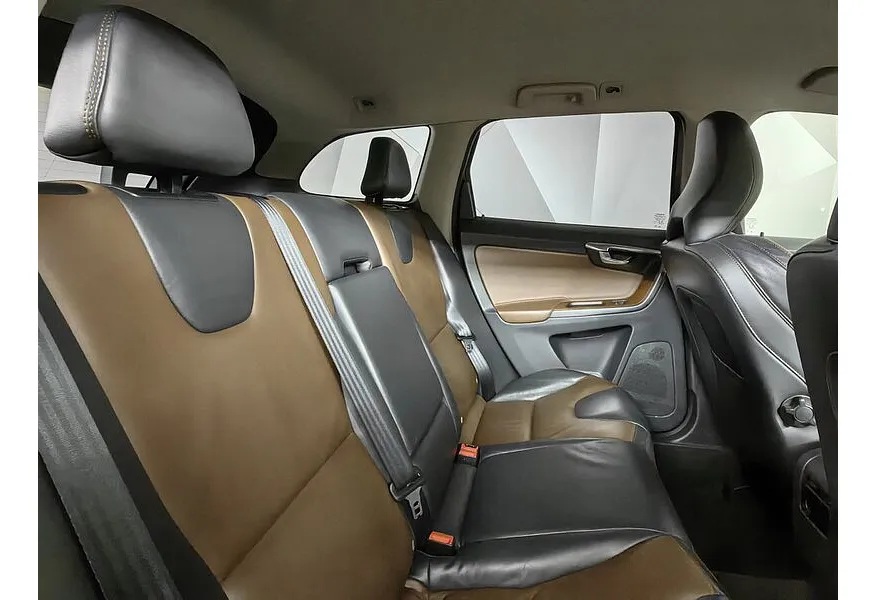 Volvo XC60 2.4 D5 Geartronic AWD (215 л.с.) Коричневый в АВИЛОН. Слайд №16