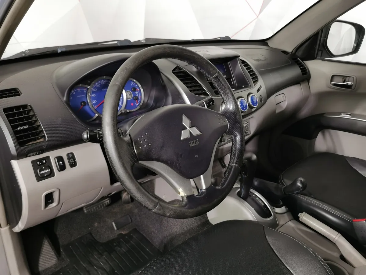 Mitsubishi L200 2.4 DID AT AWD (154 л.с.) DC Intense Серебристый в АВИЛОН. Слайд №18