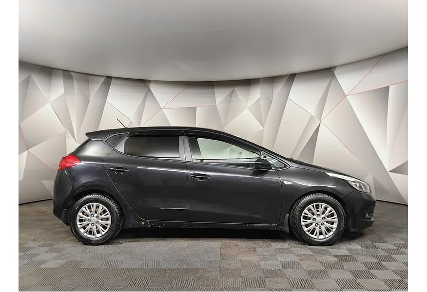 Kia Ceed 1.4 MT (100 л.с.) Черный в АВИЛОН. Слайд №6 Kia Ceed 1.4 MT (100 л.с.) Черный в АВИЛОН. Слайд №6