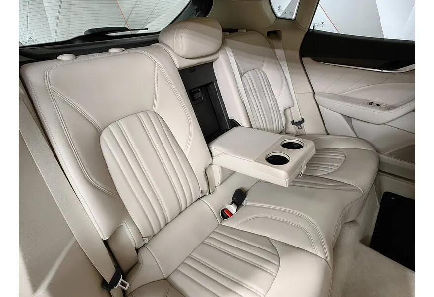 Maserati Levante Diesel 3.0 V6 AT (275 л.с.) Essence Синий в АВИЛОН. Слайд №17