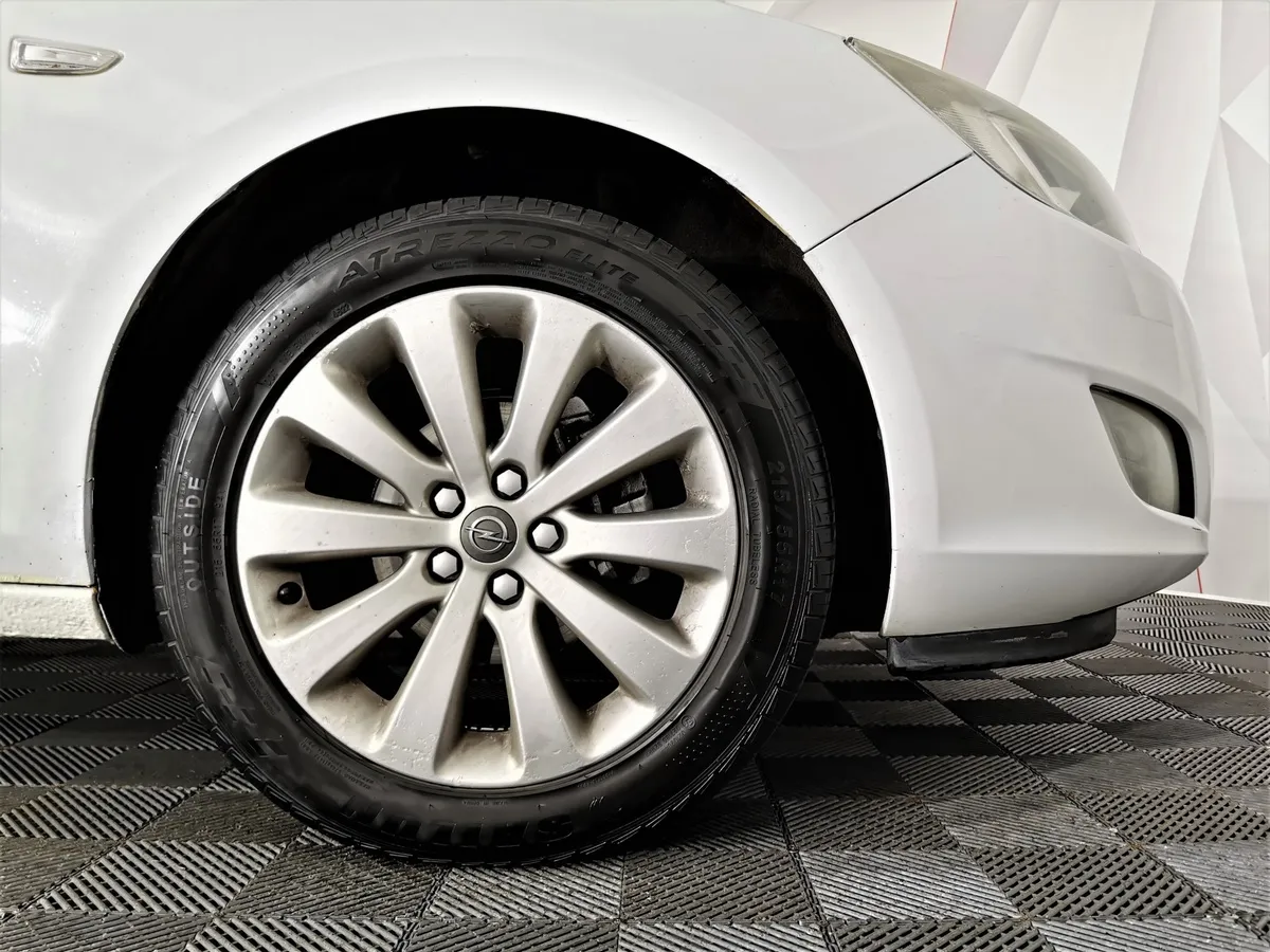 Opel Astra 1.4 Turbo AT (140 л.с.) Комбинированный в АВИЛОН. Слайд №9