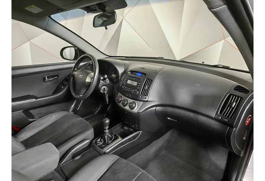 Hyundai Elantra 1.6 MT (122 л.с.) Серебристый в АВИЛОН. Слайд №13
