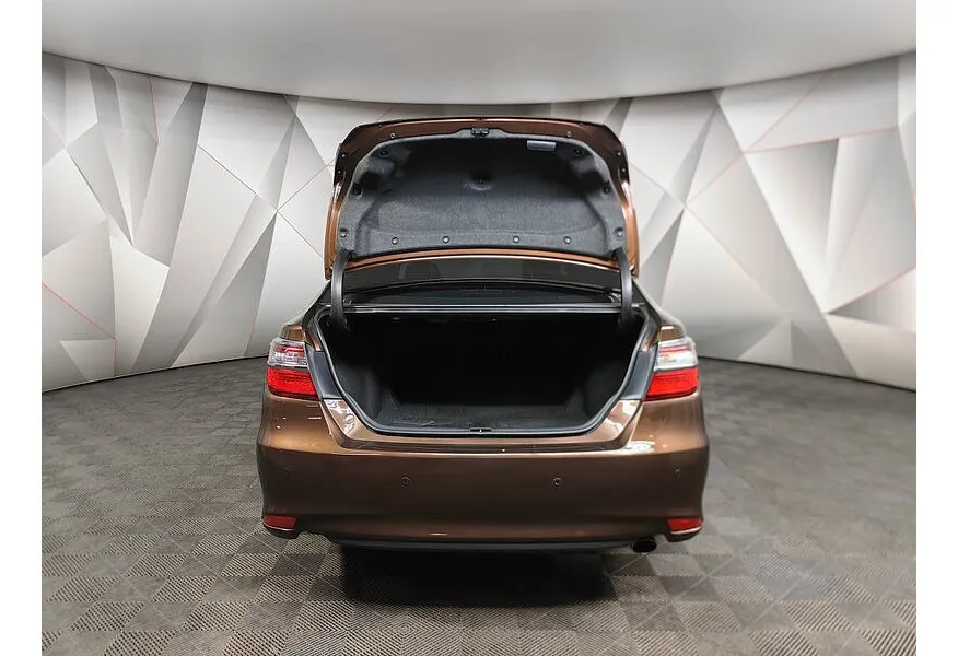 Toyota Camry 2.5 AT (181 л.с.) Коричневый в АВИЛОН. Слайд №12