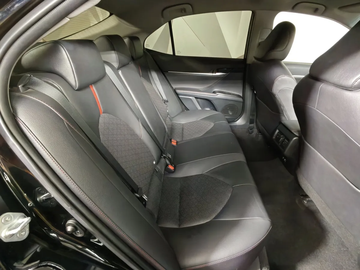 Toyota Camry 2.5 AT (200 л.с.) GR-SPORT Черный в АВИЛОН. Слайд №16